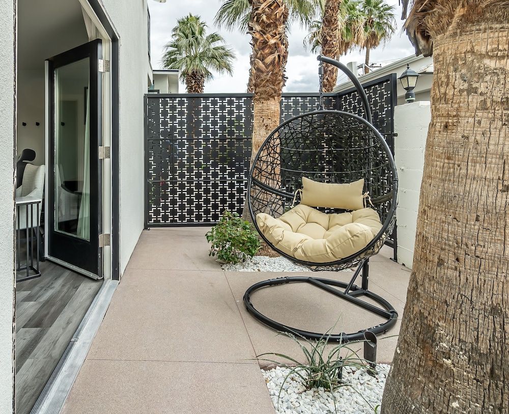 Onsen Hotel & Spa Room, 1 King Bed, Patio 2