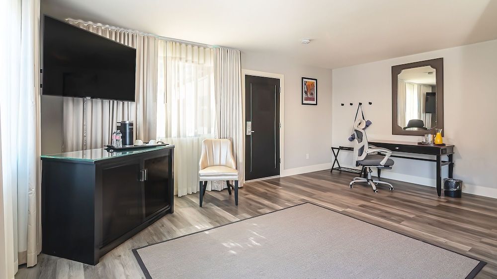 Onsen Hotel & Spa Room, 1 Queen Bed, Patio 5