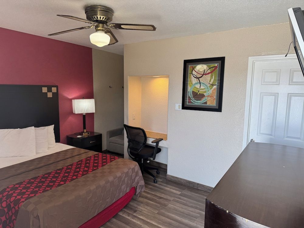 Western Motel Standard Room, 1 Queen Bed 4