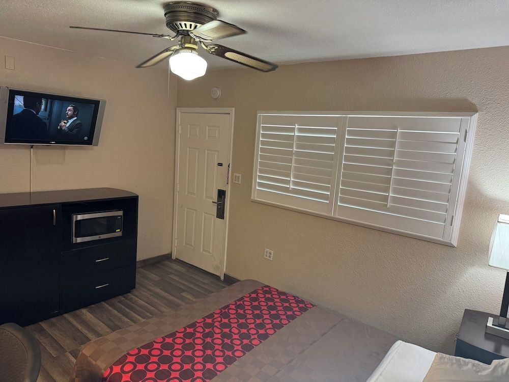 Western Motel Standard Room, 1 Queen Bed 13