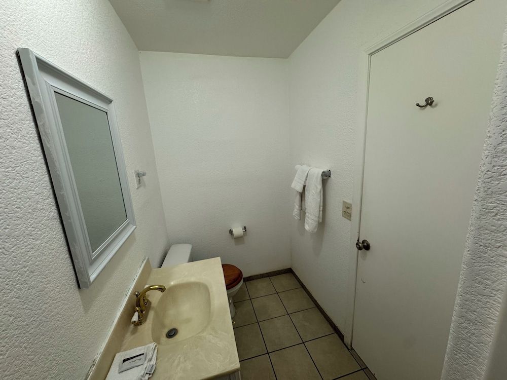 Western Motel Standard Room, 1 Queen Bed 10