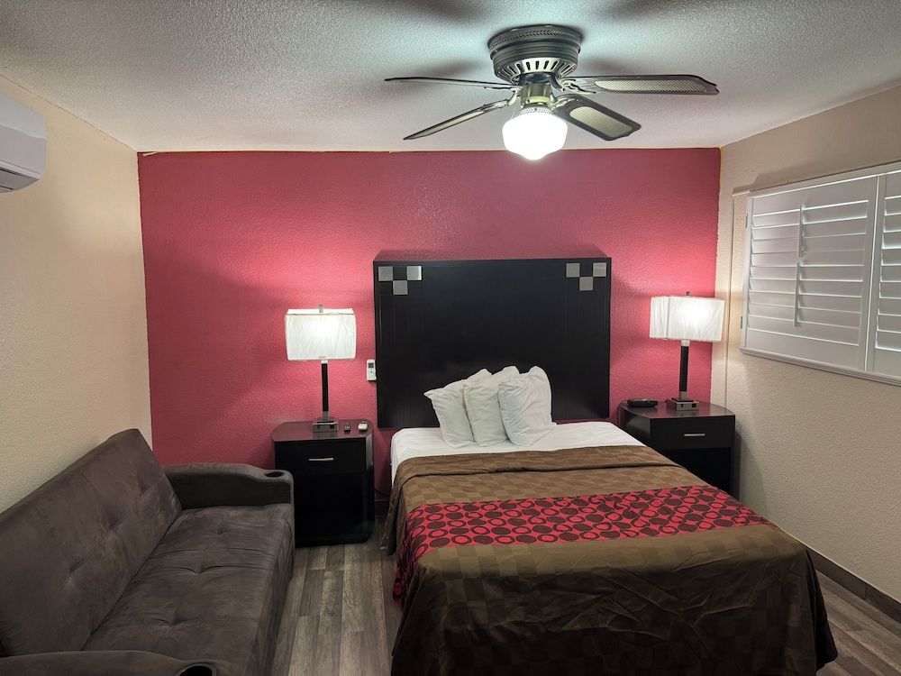 Western Motel Standard Room, 1 Queen Bed 6