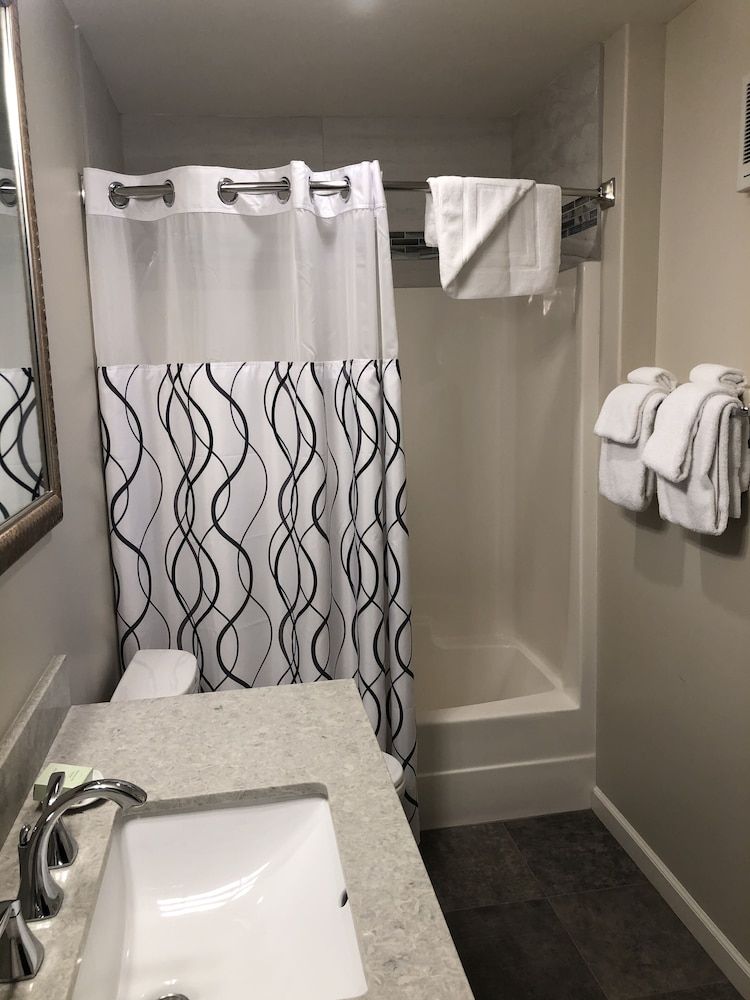 Moonlight Beach Motel Family Room, Kitchenette 6