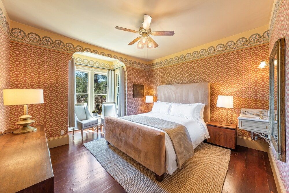Luxury Room, 1 King Bed, Private Bathroom