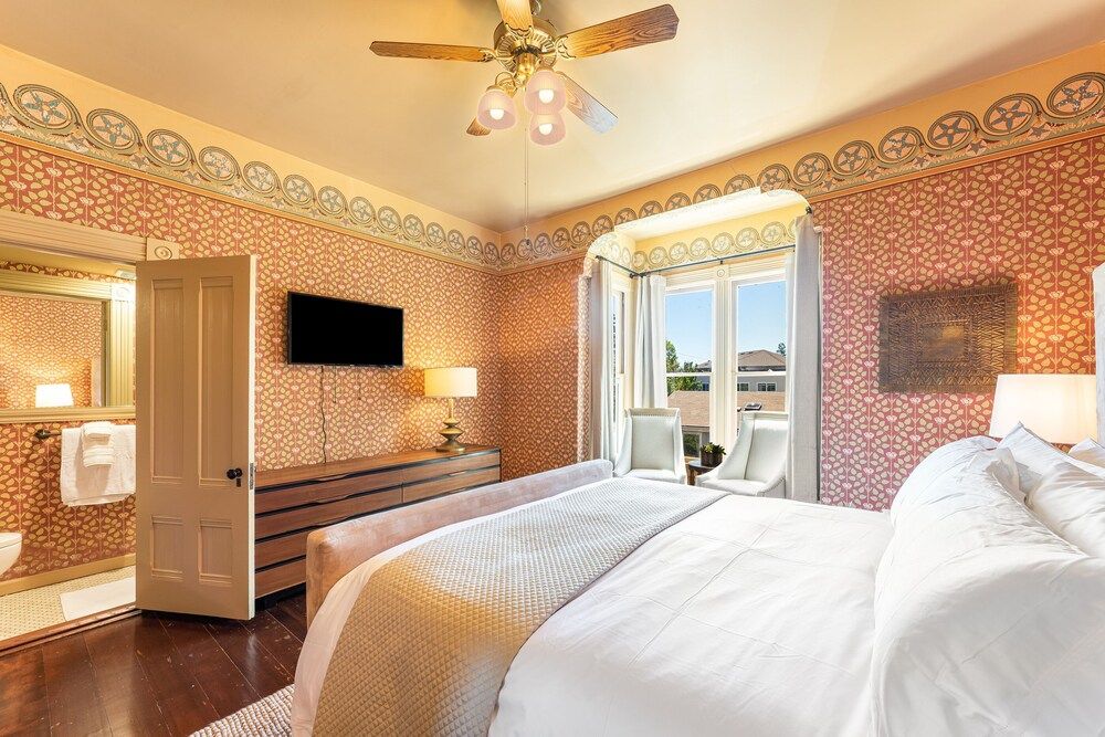 Luxury Room, 1 King Bed, Private Bathroom