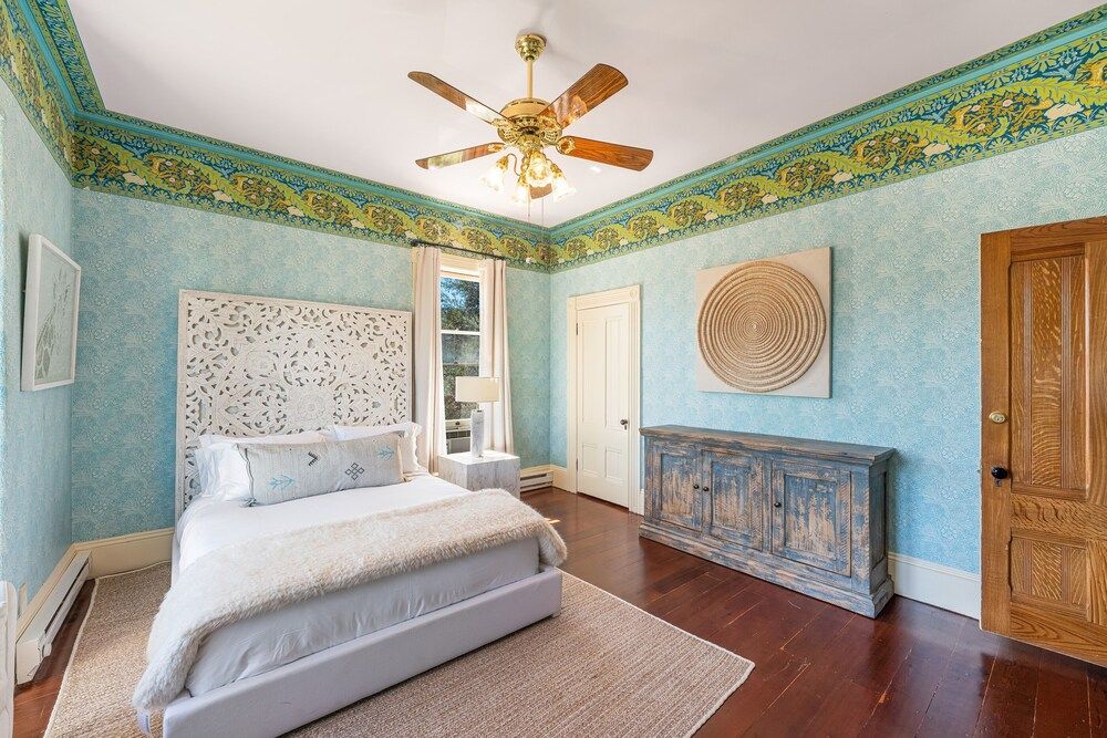 Luxury Room, 1 Queen Bed, Fireplace, Mountain View