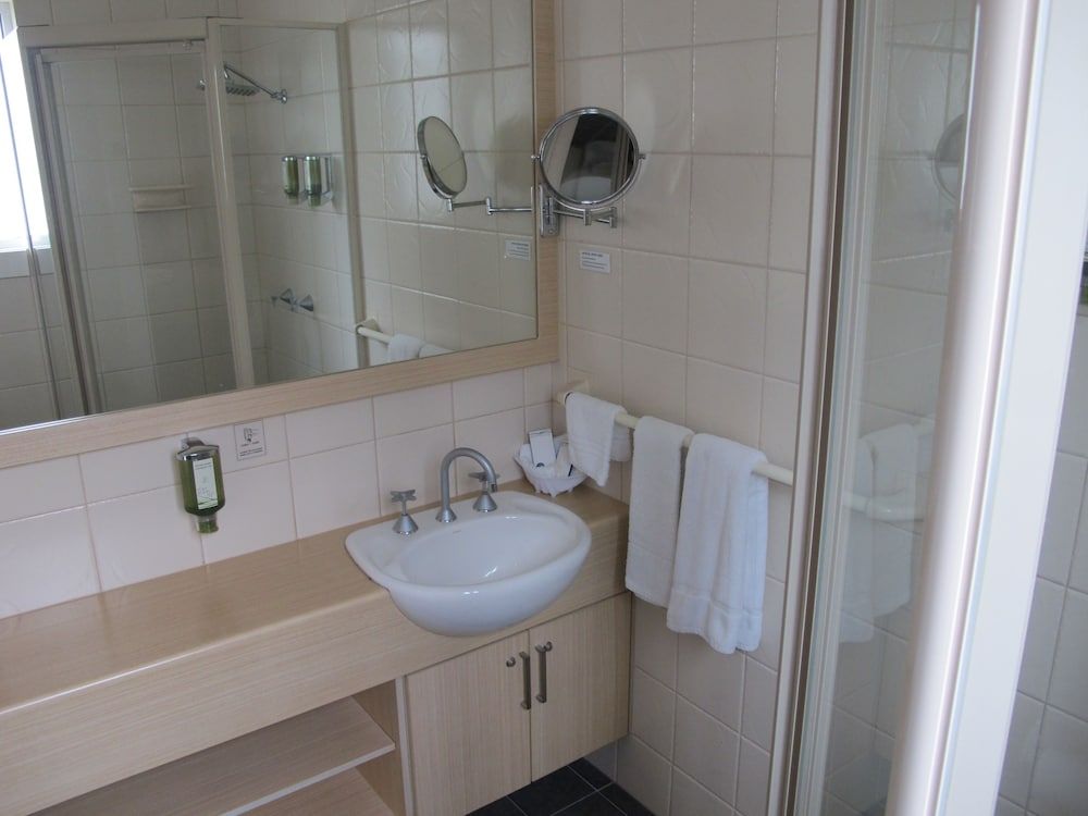 Aston Hill Motor Lodge Superior Room, 1 Queen Bed, Kitchenette 4