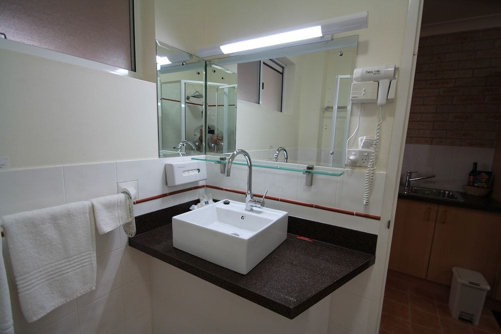 Aston Hill Motor Lodge Prestige Room 6