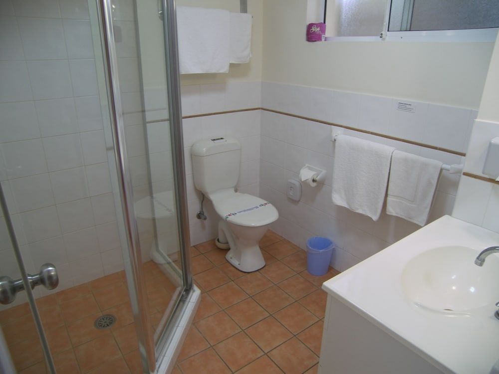 Aston Hill Motor Lodge Queen Deluxe 4