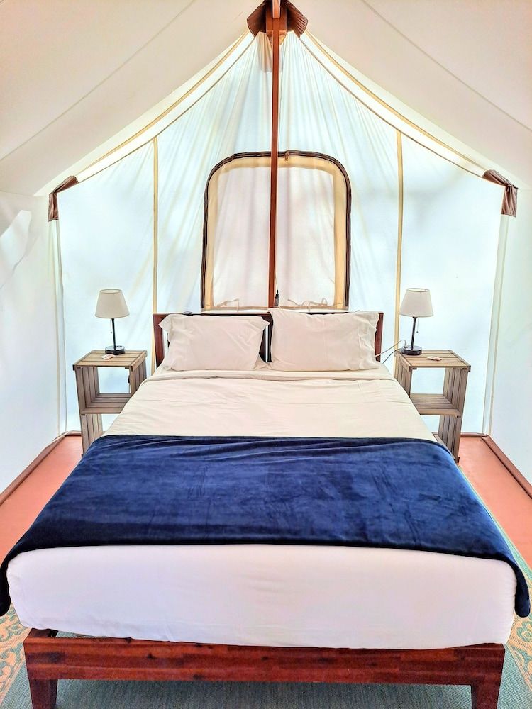 Superior Tent, 1 Queen Bed