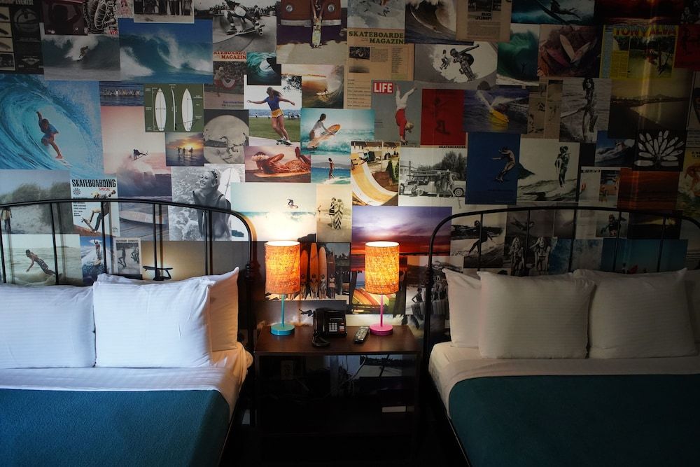 Huntington Surf Inn Room 6, 2 Queen Beds