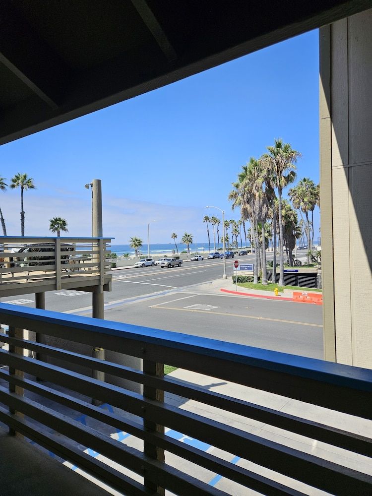 Huntington Surf Inn Room 5, 1 King Bed 5