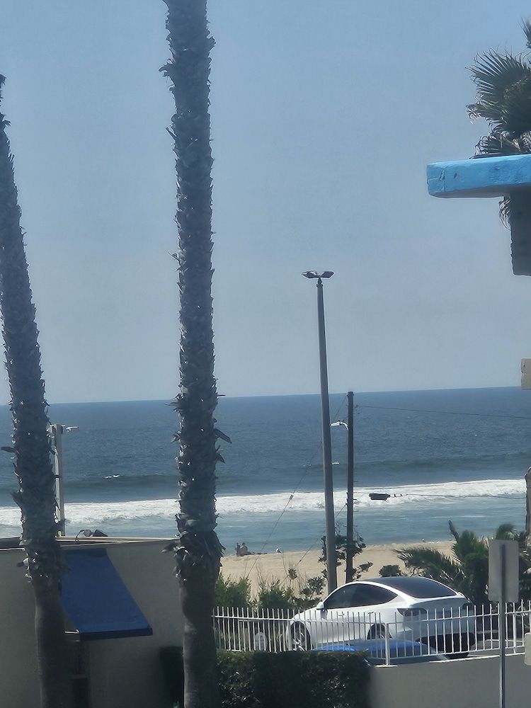 Huntington Surf Inn Room 2, 2 Queen Beds 5