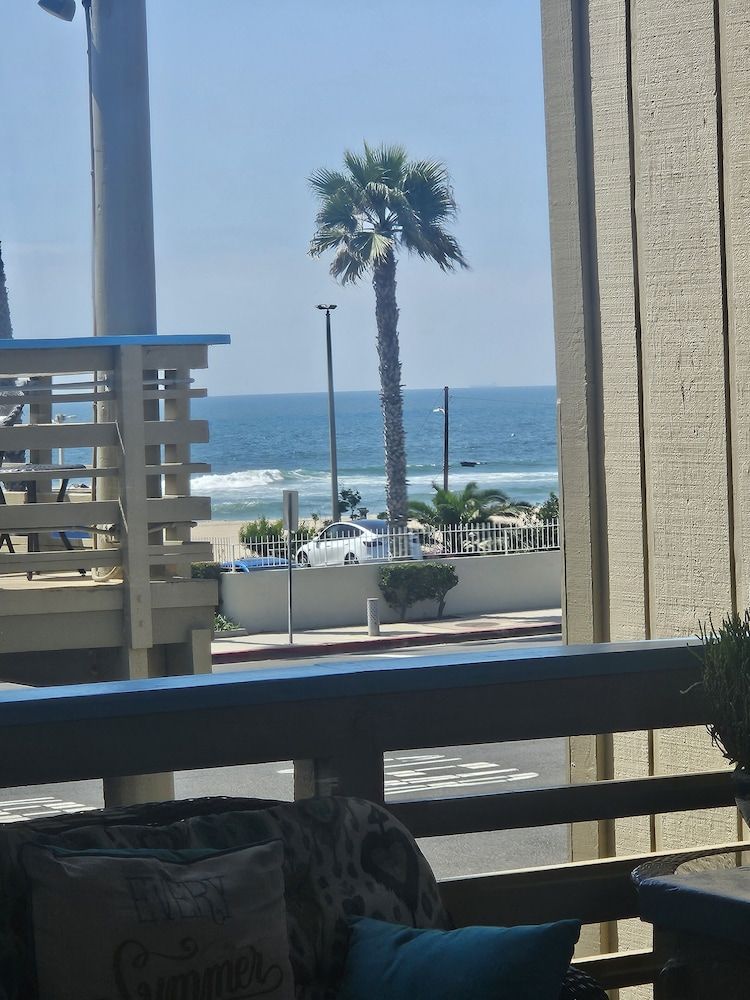 Huntington Surf Inn Room 6, 2 Queen Beds 5