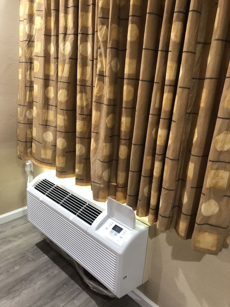 Budget Inn Motel Deluxe Double Room 10