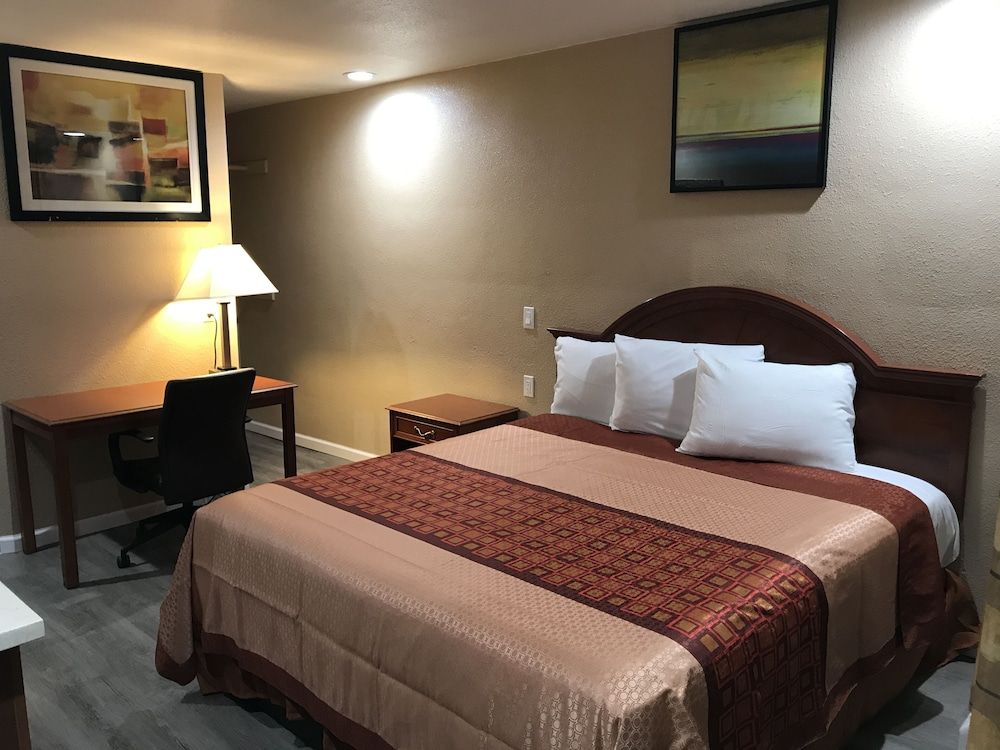 Budget Inn Motel Single Room 5