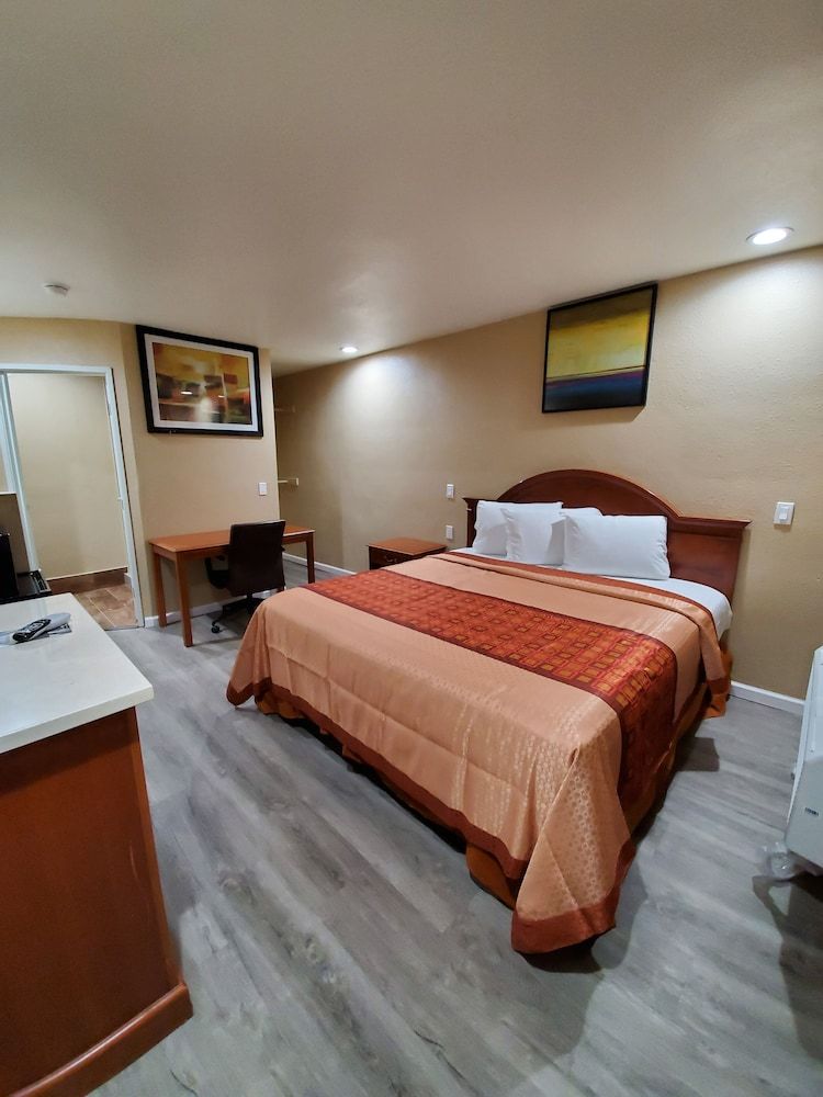 Budget Inn Motel Single Room 3