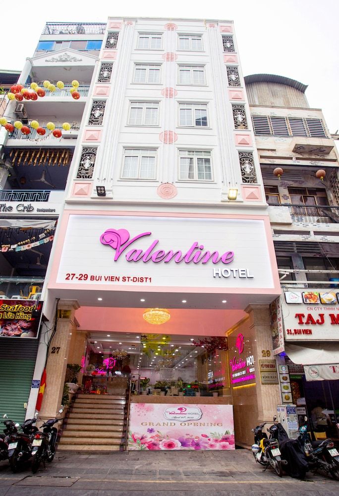 undefined Valentine Hotel 8