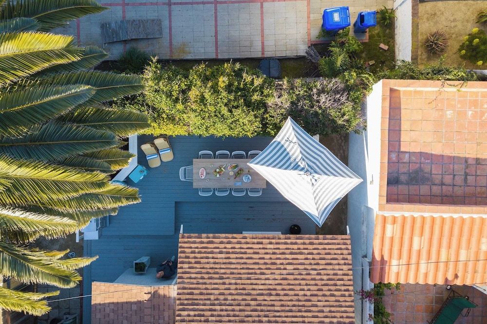 undefined Topaz By Avantstay Adorable Cottage Walking Distance to Beach w/ Large Patio