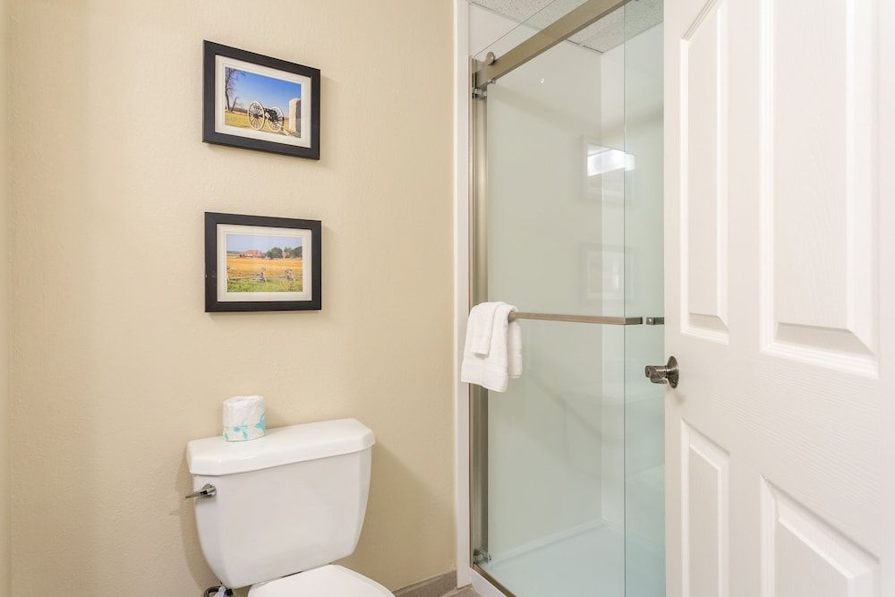 Aspire Gettysburg Hotel Deluxe Double Room 9