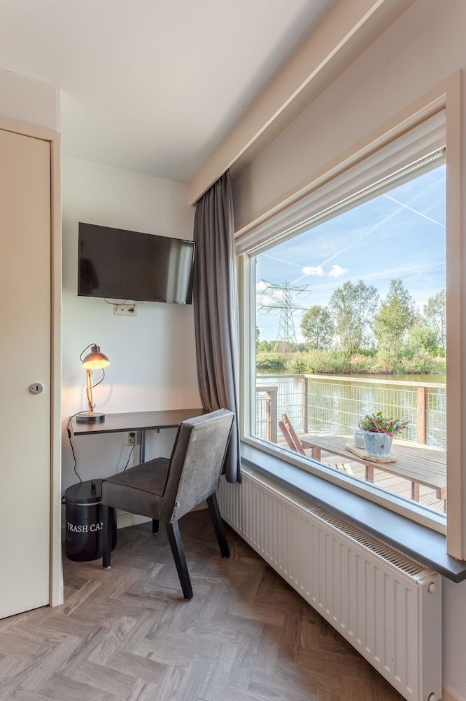 Hajé Waterlodge en hotel ark de Aalscholver Room, River View, Annex Building 10