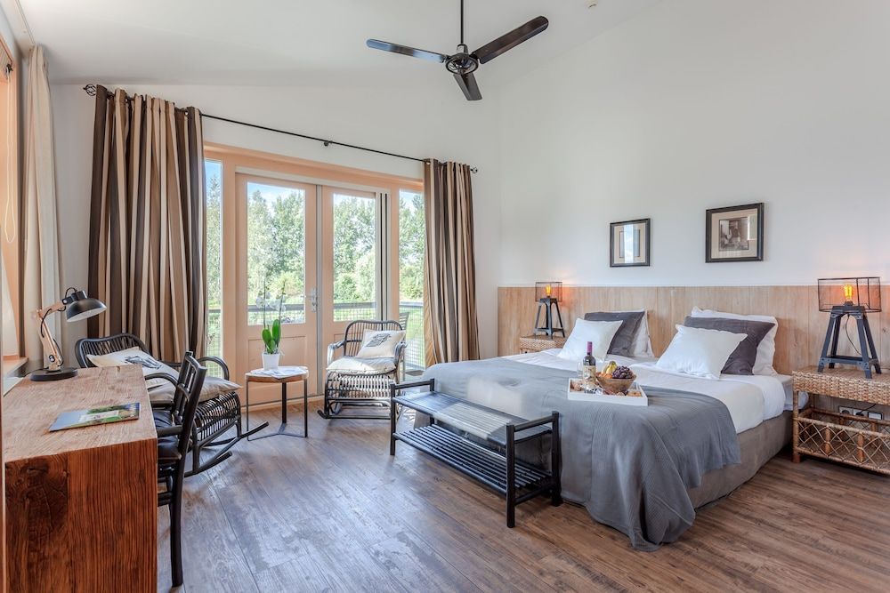 Hajé Waterlodge en hotel ark de Aalscholver Standard Double or Twin Room, River View, Courtyard Area