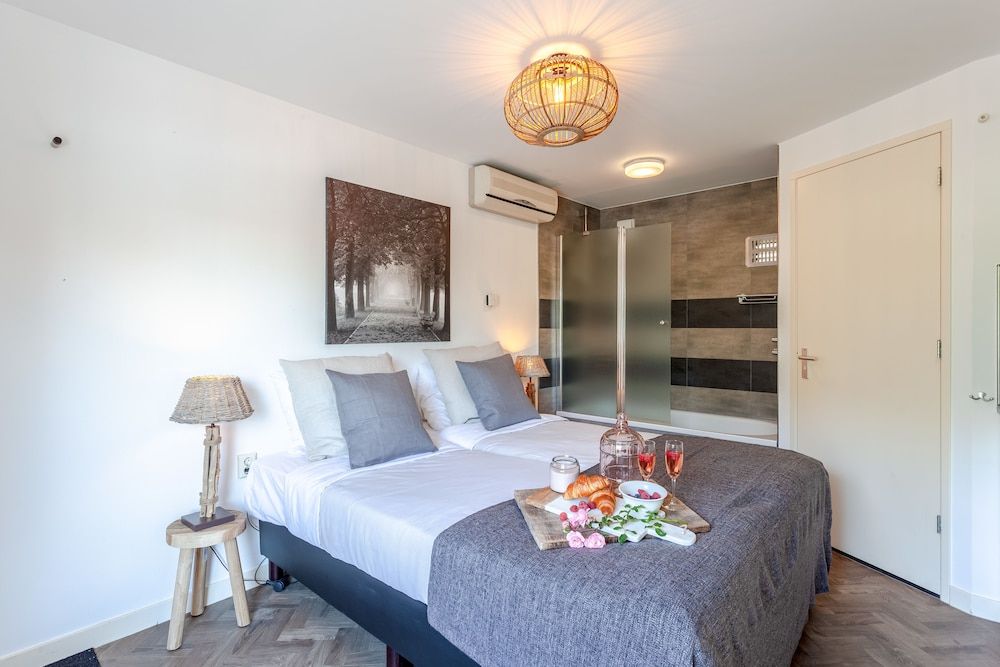 Hajé Waterlodge en hotel ark de Aalscholver Room, River View, Annex Building