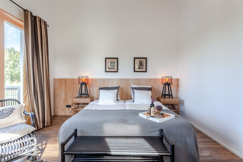 Hajé Waterlodge en hotel ark de Aalscholver Standard Double or Twin Room, River View, Courtyard Area 2