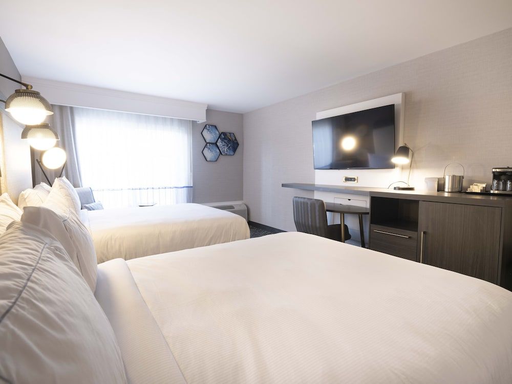 DoubleTree by Hilton Livermore, CA Room, 2 Queen Beds 2