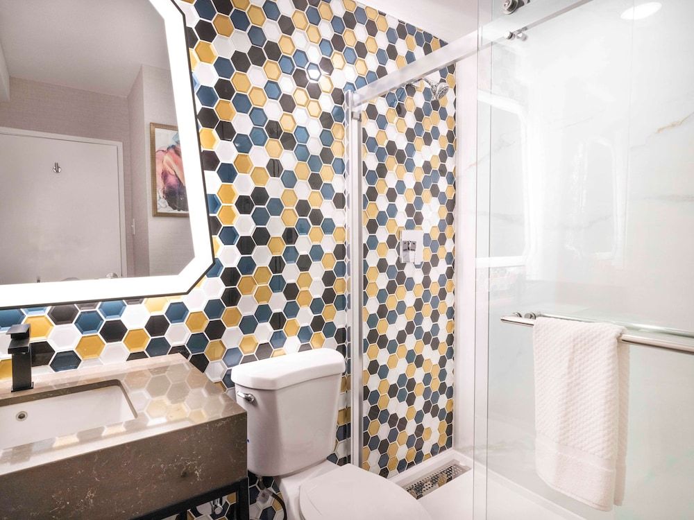 DoubleTree by Hilton Livermore, CA Room, 2 Queen Beds 5