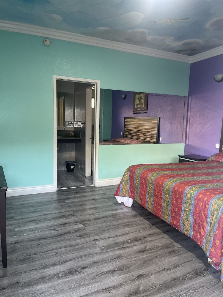 Economy Inn Comfort Single Room 2