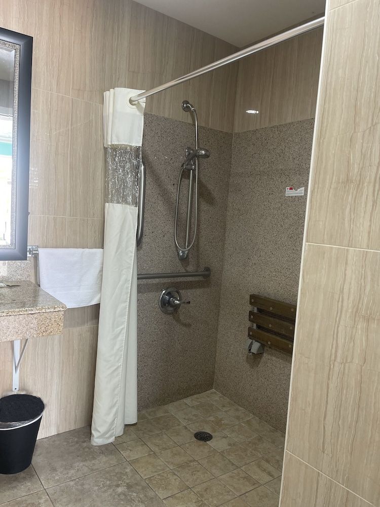 Economy Inn Economy Single Room, 1 Queen Bed, Accessible, Smoking 8