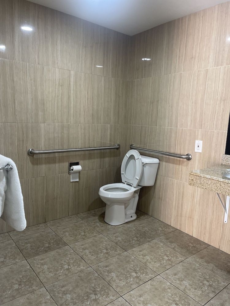 Economy Inn Romantic Room 4