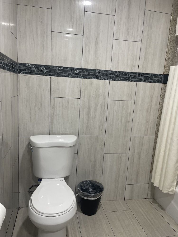 Economy Inn Romantic Room 10