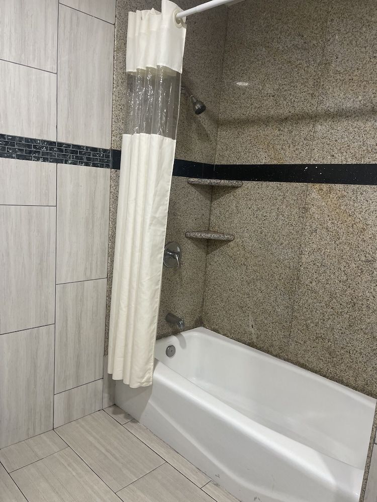 Economy Inn Romantic Room 9