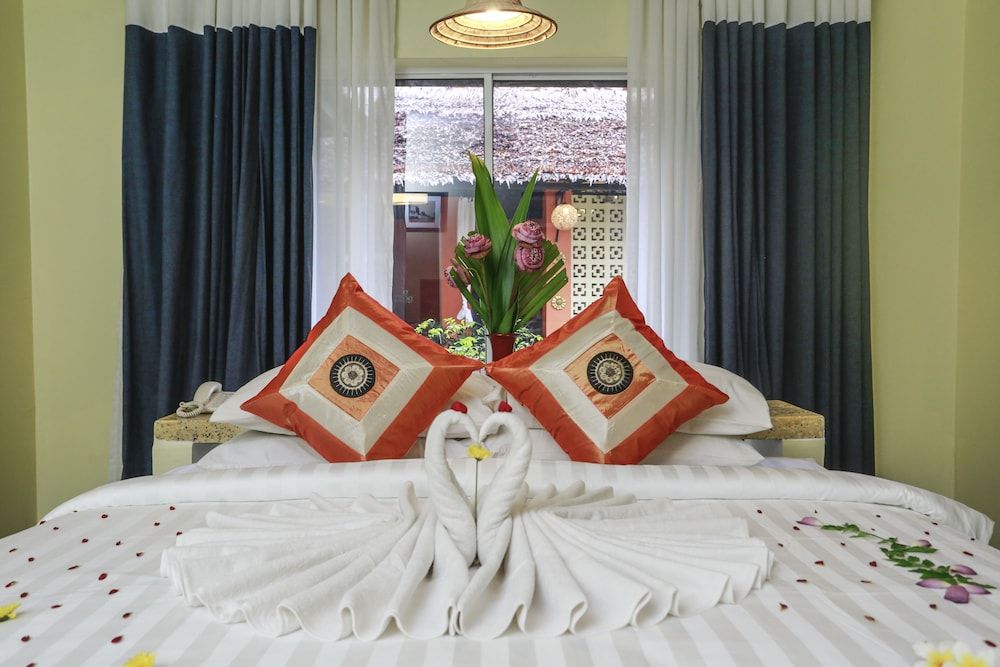 Deluxe King Room with Balcony - Free Pick Up