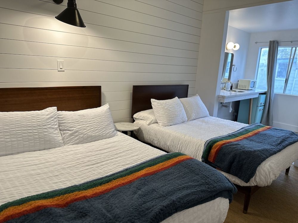 Deluxe Suite, 2 Double Beds, Private Bathroom