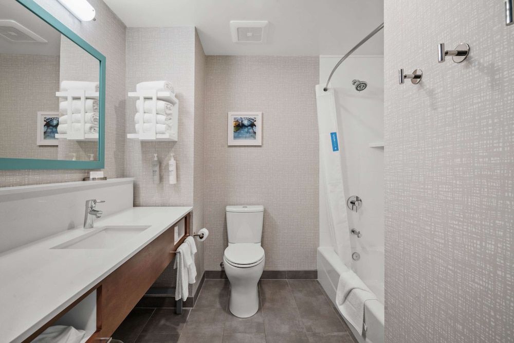 Hampton Inn Morro Bay Room, 2 Queen Beds 4