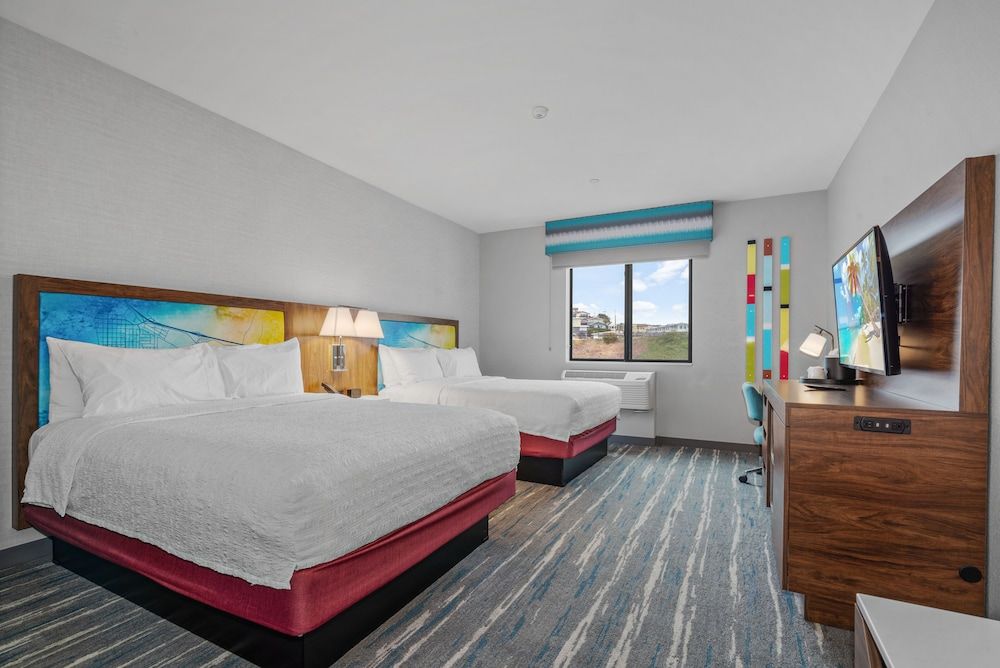 Hampton Inn Morro Bay Room, 2 Queen Beds, Bathtub