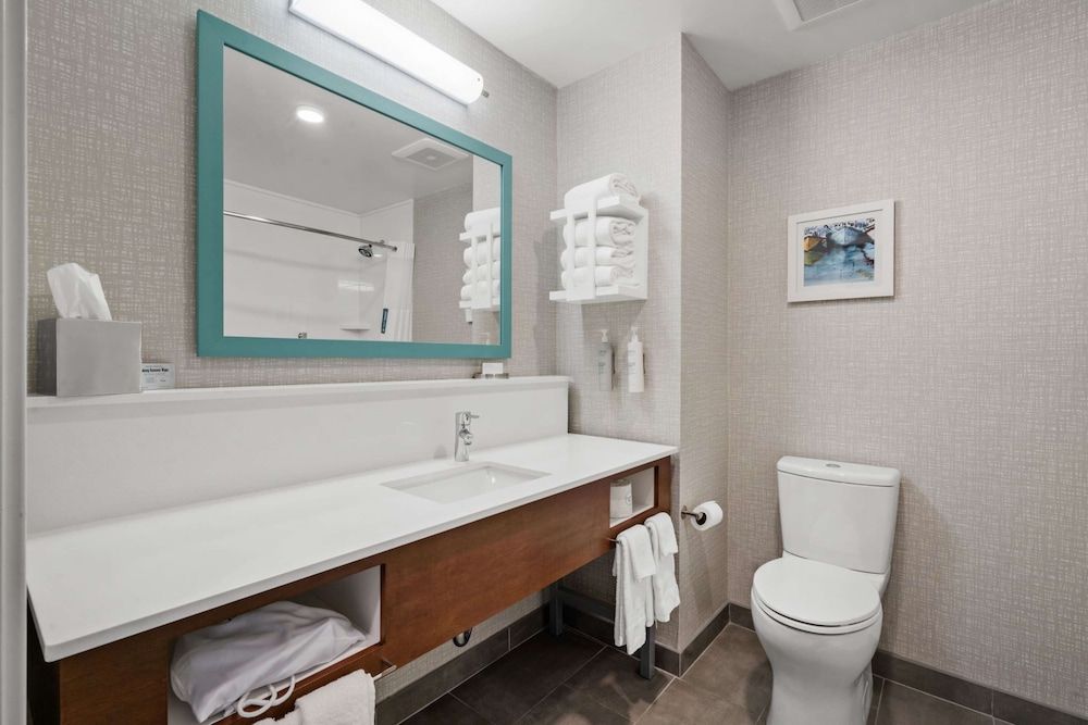 Hampton Inn Morro Bay Room, 2 Queen Beds, Bathtub 5