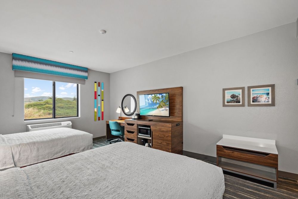 Hampton Inn Morro Bay Room, 2 Queen Beds, Bathtub 2