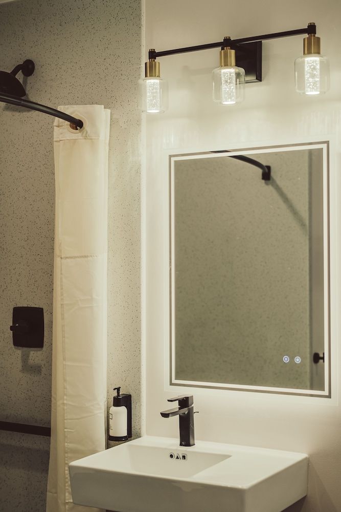 Blufftop Inn & Suites - Wharf/Restaurant District Comfort Accessible Two Queen Room - No Pets, Non-Smoking, Downstairs 10