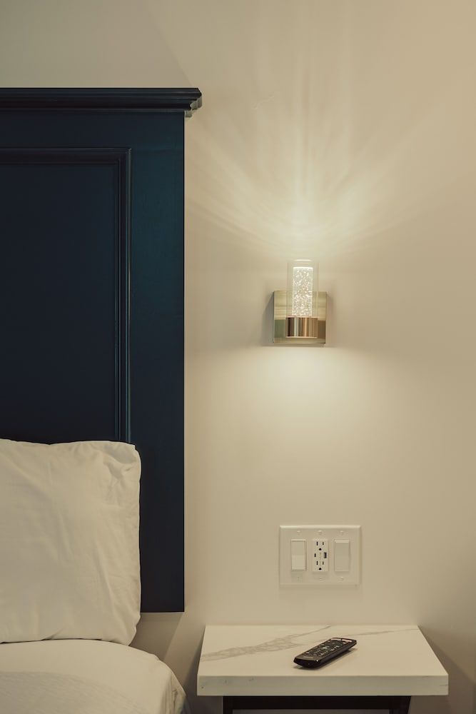 Blufftop Inn & Suites - Wharf/Restaurant District Comfort Two Queen Room - No Pets, Non-Smoking 11