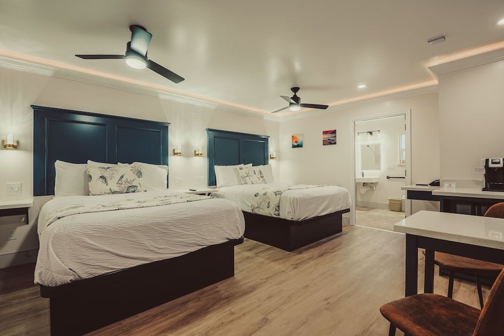 Blufftop Inn & Suites - Wharf/Restaurant District Comfort Accessible Two Queen Room - No Pets, Non-Smoking, Downstairs 4