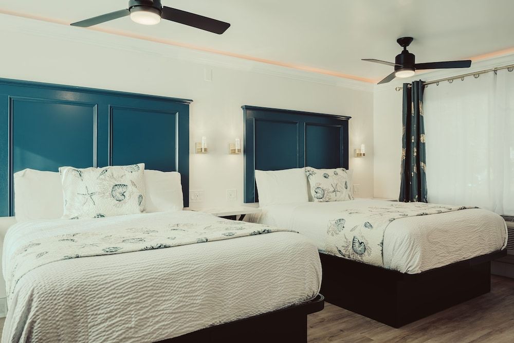 Blufftop Inn & Suites - Wharf/Restaurant District Comfort Two Queen Room - No Pets, Non-Smoking