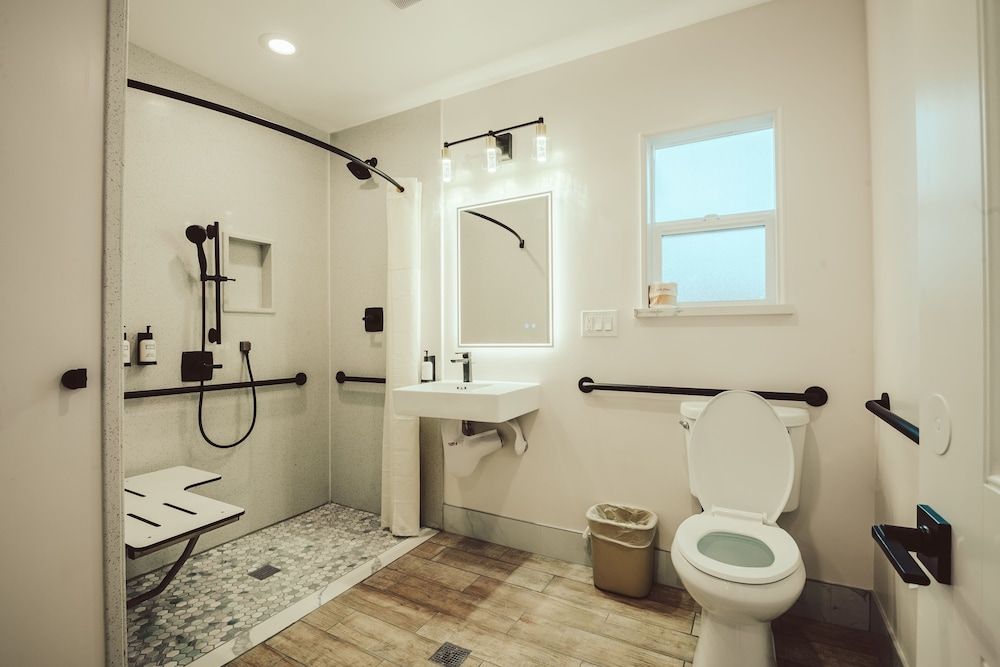 Blufftop Inn & Suites - Wharf/Restaurant District Comfort Accessible Two Queen Room - No Pets, Non-Smoking, Downstairs 9