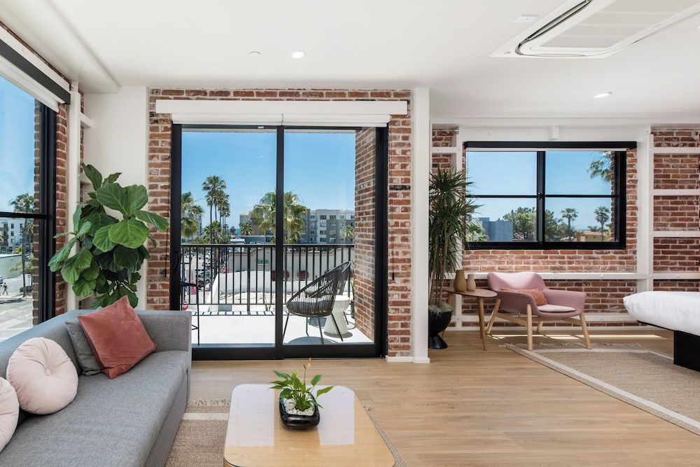 The Brick Hotel Room, 1 Queen Bed with Sofa bed, Balcony, City View (Suite 301) 11