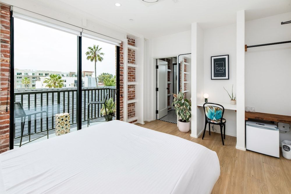 Room, 1 Queen Bed, Balcony, City View (Room 304)