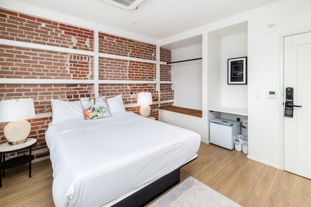 The Brick Hotel Room, 1 Queen Bed, City View (Room 205)