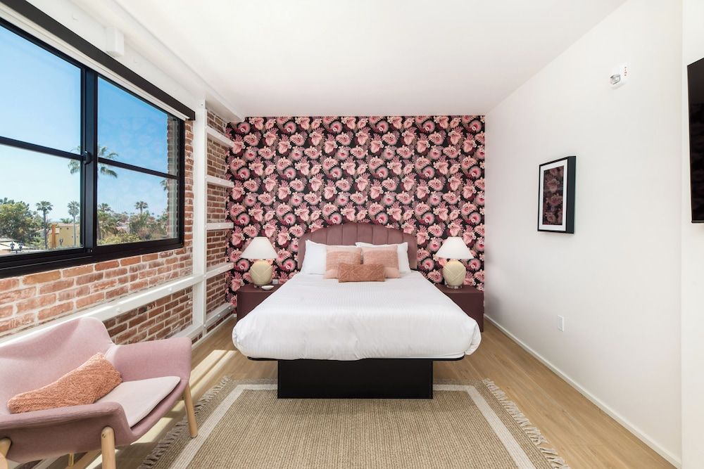 The Brick Hotel Room, 1 Queen Bed with Sofa bed, Balcony, City View (Suite 301)